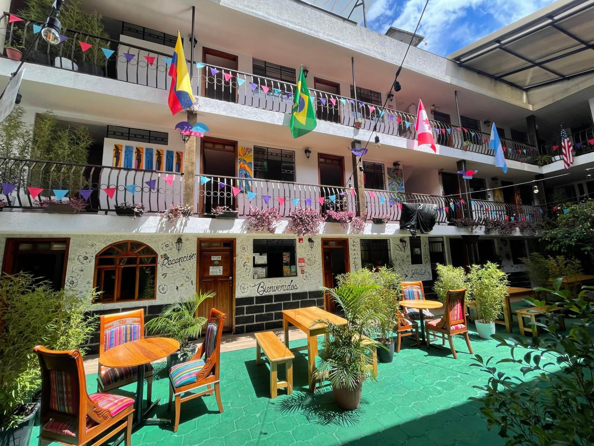 El Jardin Escondido Party Hostel Baños Esterno foto